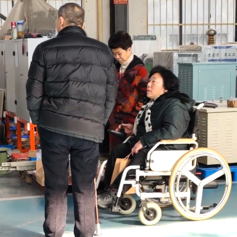 1706428076265843.jpg 愛心傳遞,溫暖寒冬:殘聯(lián)領(lǐng)導(dǎo)春節(jié)前慰問華興特種變壓器