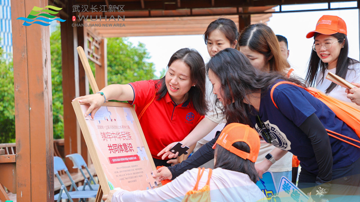 1745734982313394.jpg 華興變壓器參與長江新區迎 “五一” 徒步行活動